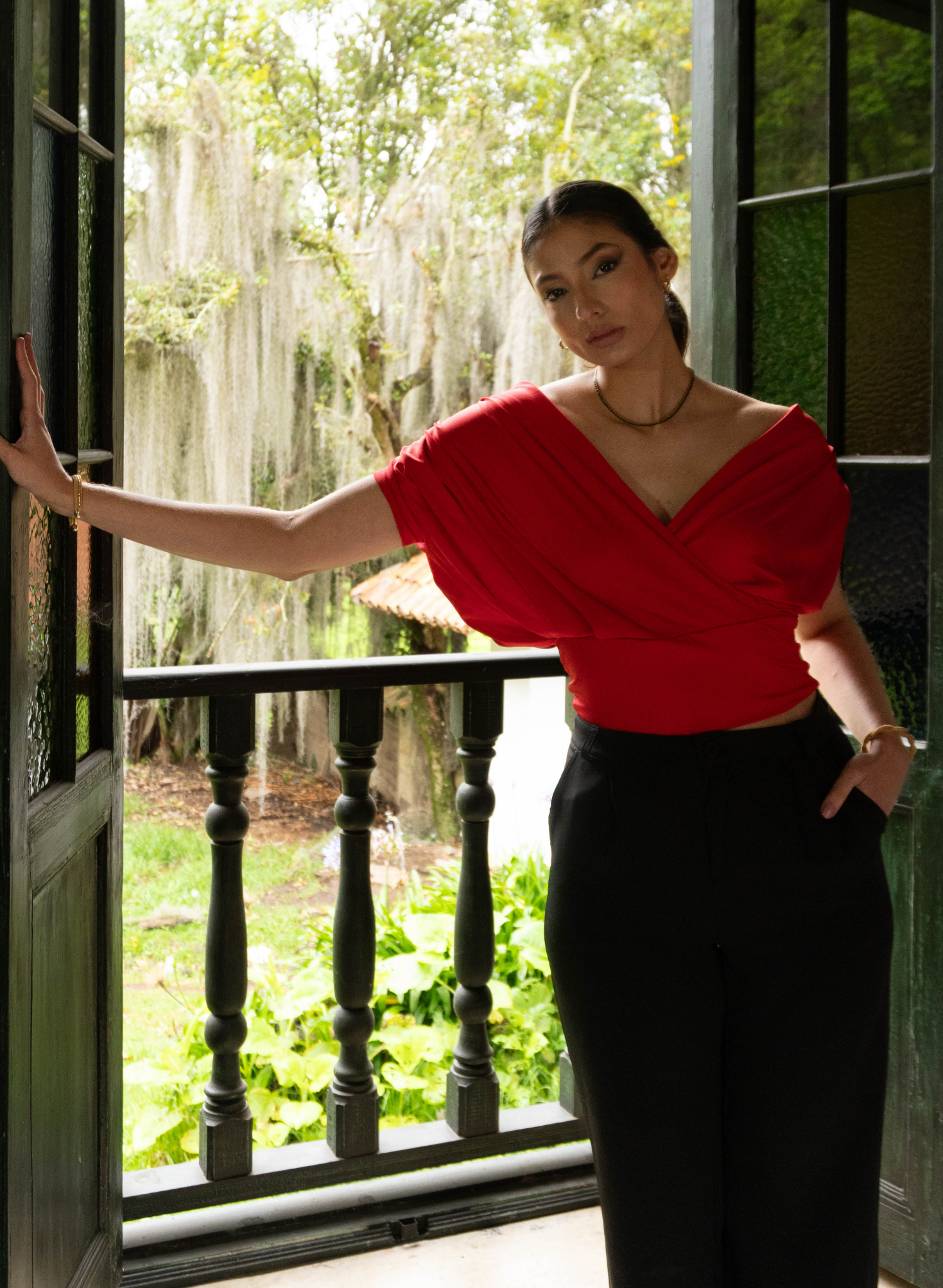 BLUSA ESCOTE V COLOR ROJO