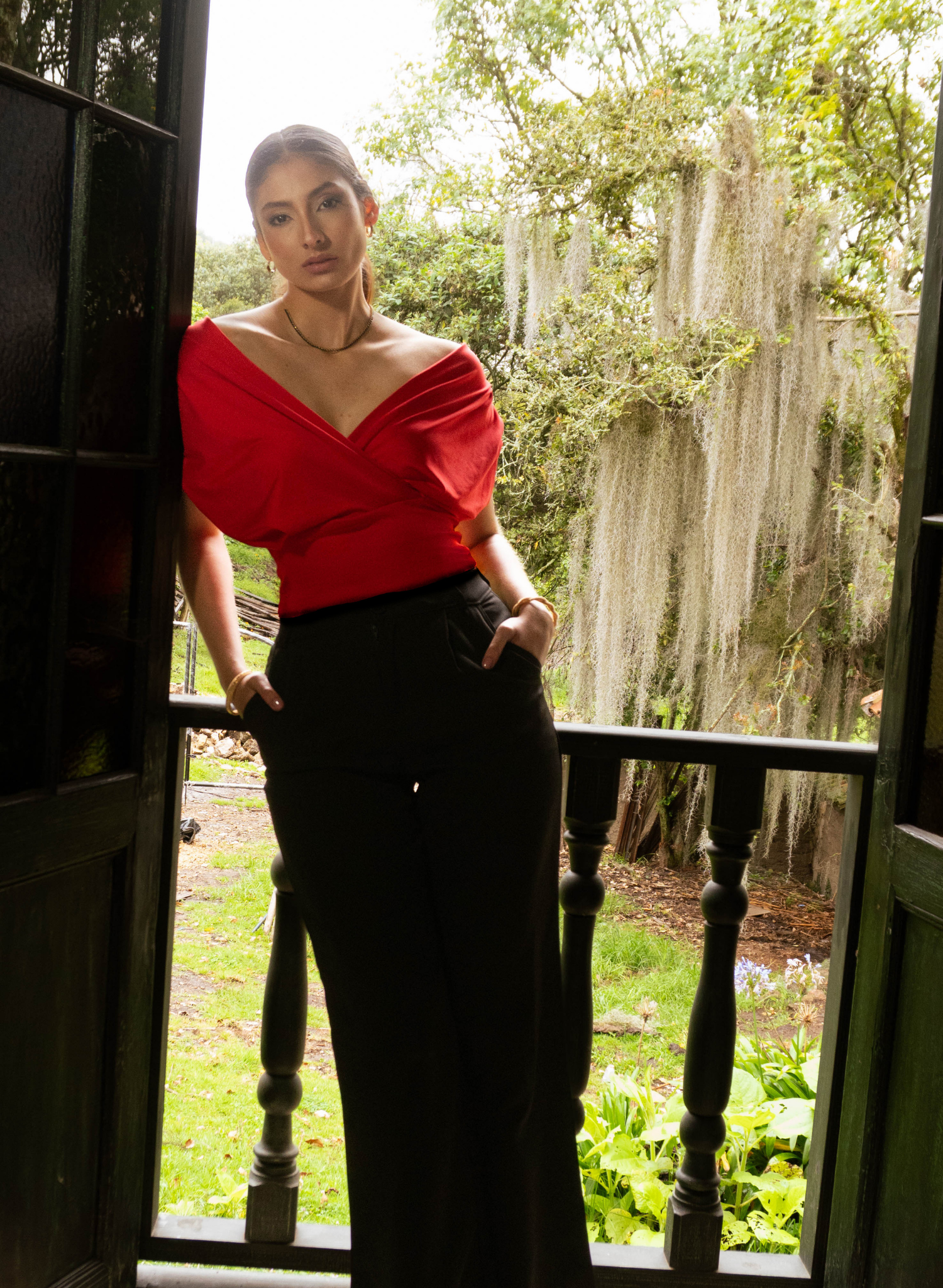 BLUSA ESCOTE V COLOR ROJO