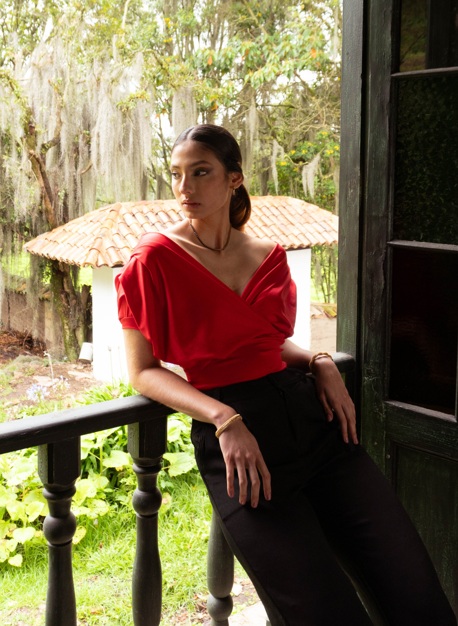 BLUSA ESCOTE V COLOR ROJO